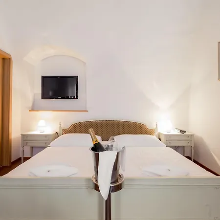 Zlaty Andel Hotel 4*
